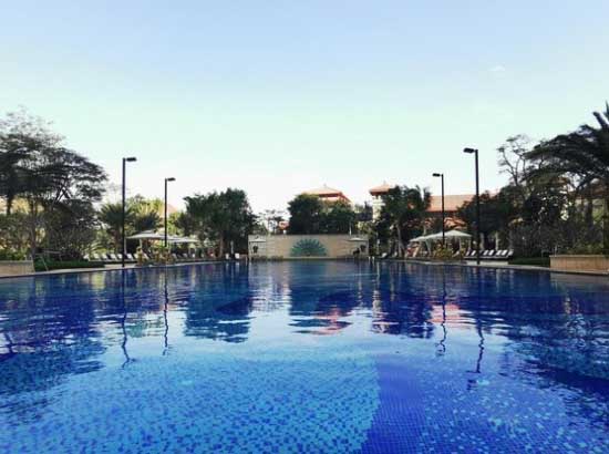 中国海南海花岛度假区空中泳池