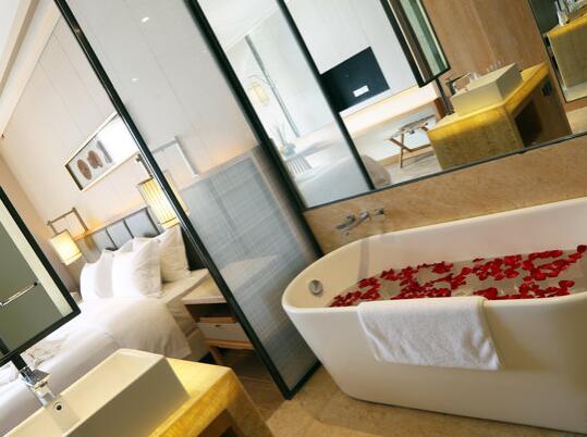 三亚哈曼度假酒店浴缸