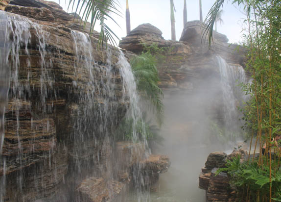 清远勤天熹乐谷温泉度假酒店山顶温泉公园景观迷人