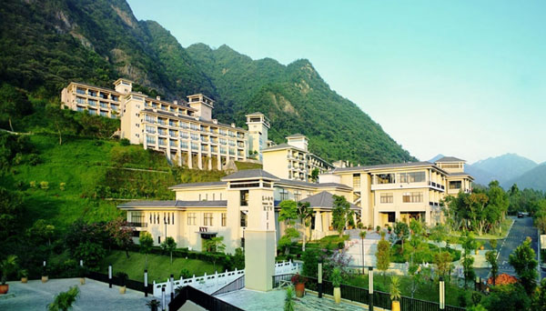 广州增城金叶子温泉度假酒店  山清水秀  树绿花香