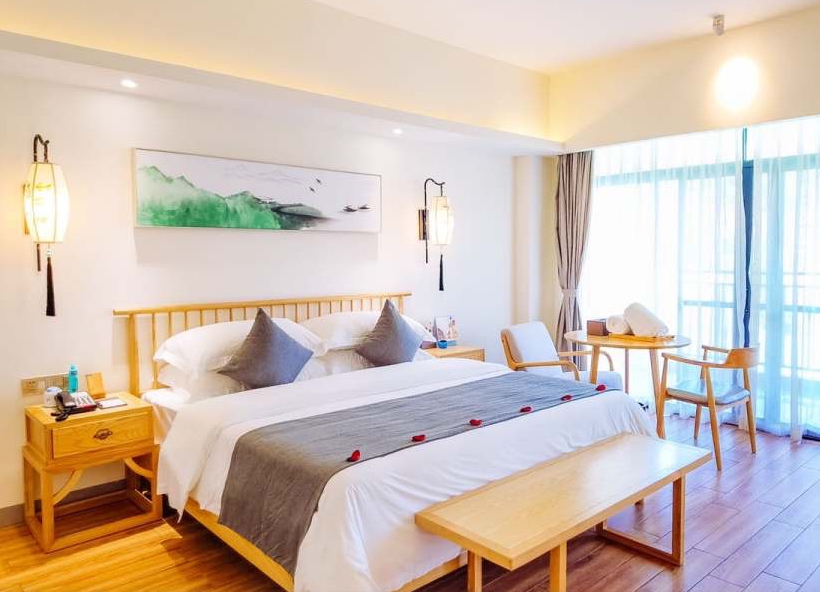 江门新会古兜温泉小镇  山高水美  海阔天更蓝